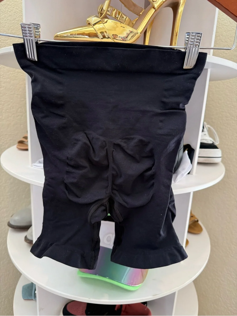 SKIMS Seamless Sculpt Mid Thigh Short Onyx Black Large NWOT!